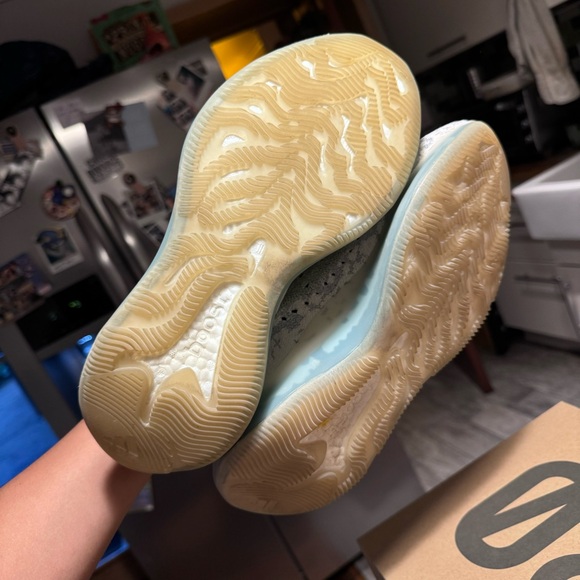 Yeezy Boost 380 - Picture 5 of 7